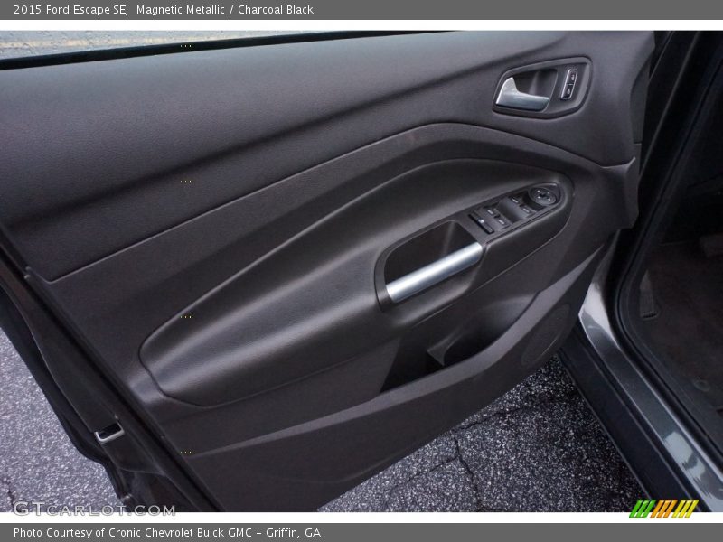 Magnetic Metallic / Charcoal Black 2015 Ford Escape SE