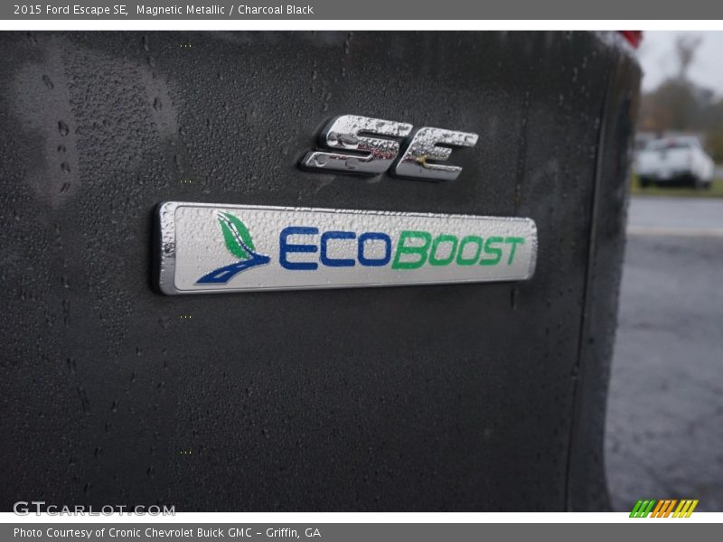 Magnetic Metallic / Charcoal Black 2015 Ford Escape SE