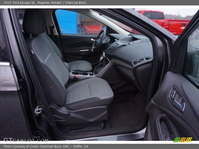 Magnetic Metallic / Charcoal Black 2015 Ford Escape SE