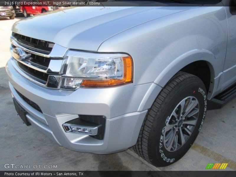 Ingot Silver Metallic / Ebony 2016 Ford Expedition XLT