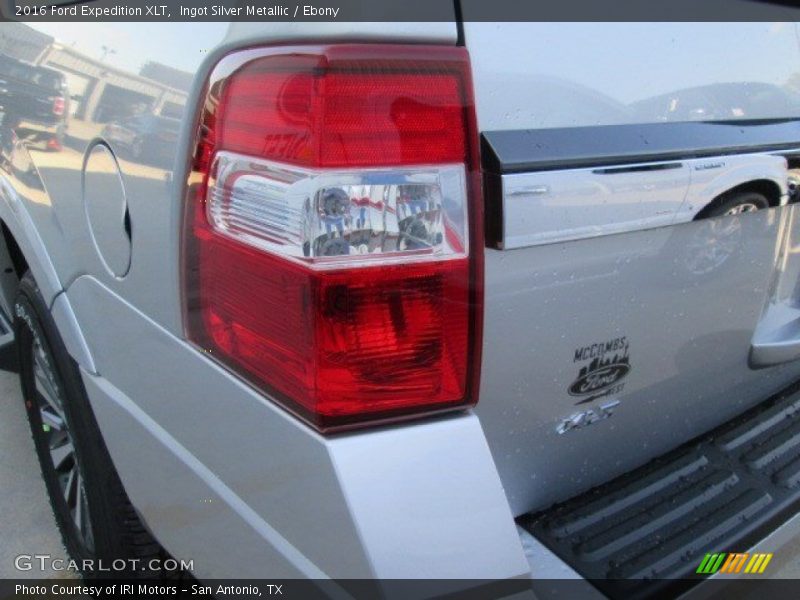 Ingot Silver Metallic / Ebony 2016 Ford Expedition XLT
