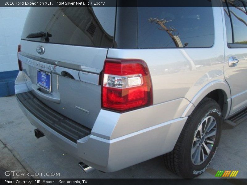 Ingot Silver Metallic / Ebony 2016 Ford Expedition XLT