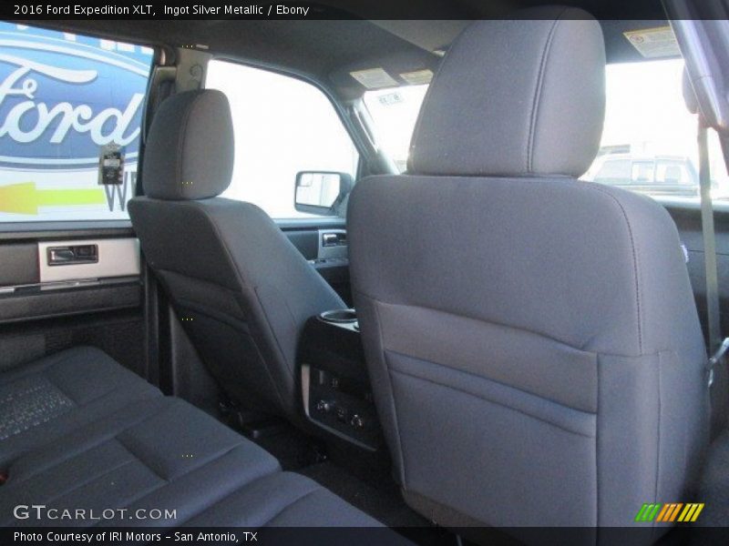 Ingot Silver Metallic / Ebony 2016 Ford Expedition XLT