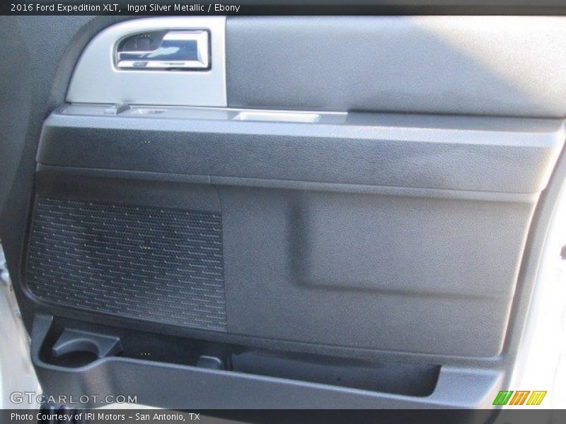 Ingot Silver Metallic / Ebony 2016 Ford Expedition XLT