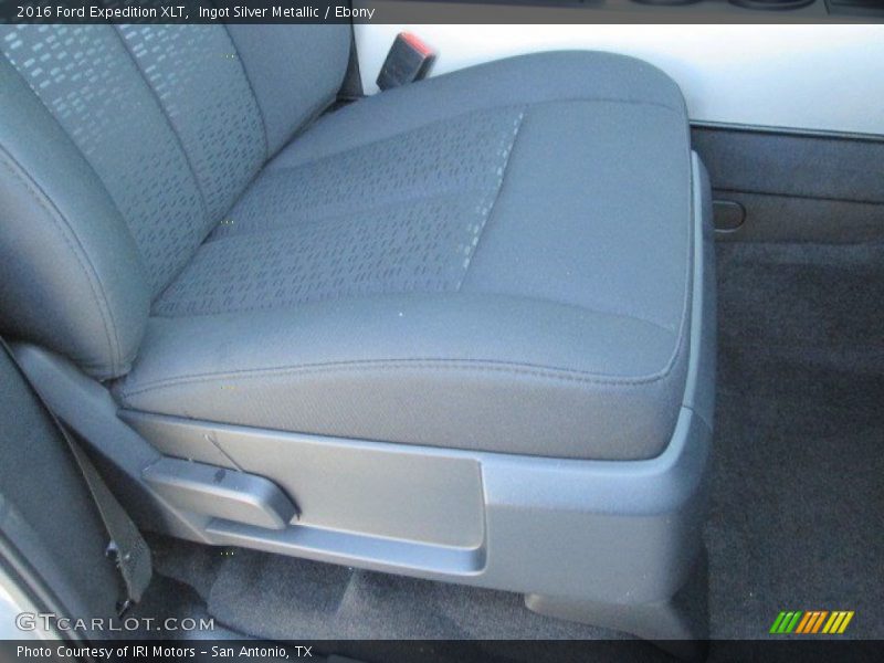 Ingot Silver Metallic / Ebony 2016 Ford Expedition XLT