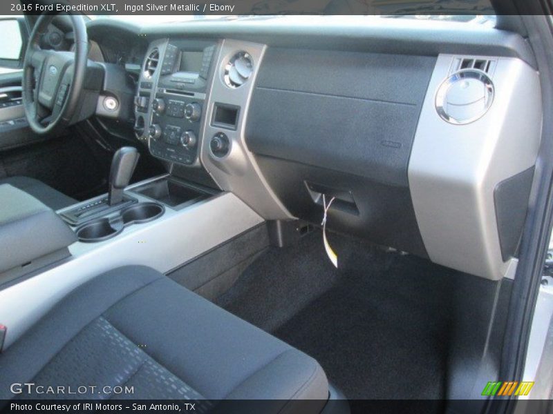 Ingot Silver Metallic / Ebony 2016 Ford Expedition XLT