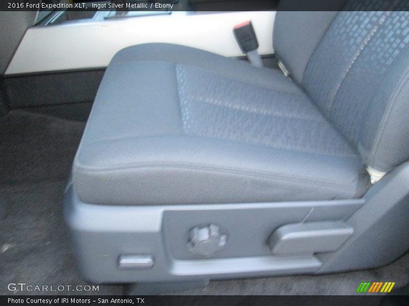 Ingot Silver Metallic / Ebony 2016 Ford Expedition XLT