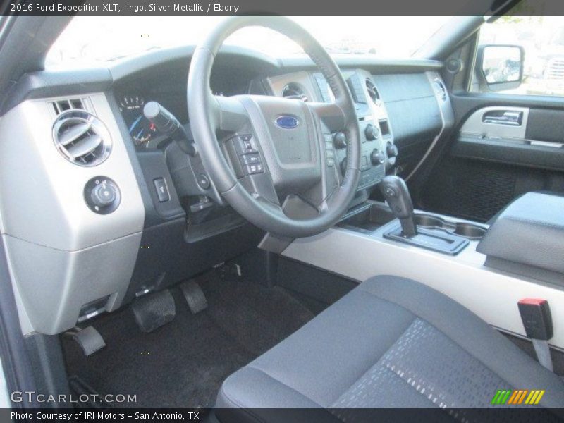 Ingot Silver Metallic / Ebony 2016 Ford Expedition XLT