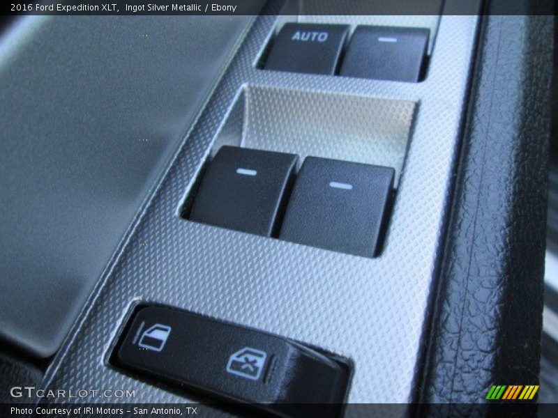Ingot Silver Metallic / Ebony 2016 Ford Expedition XLT