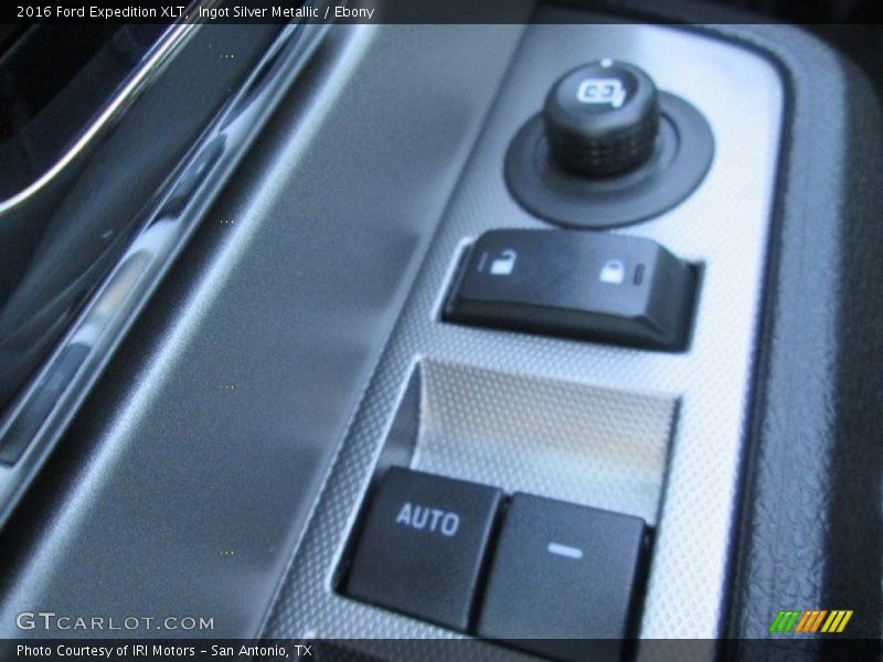 Ingot Silver Metallic / Ebony 2016 Ford Expedition XLT
