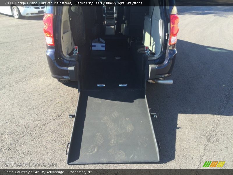 Blackberry Pearl / Black/Light Graystone 2011 Dodge Grand Caravan Mainstreet