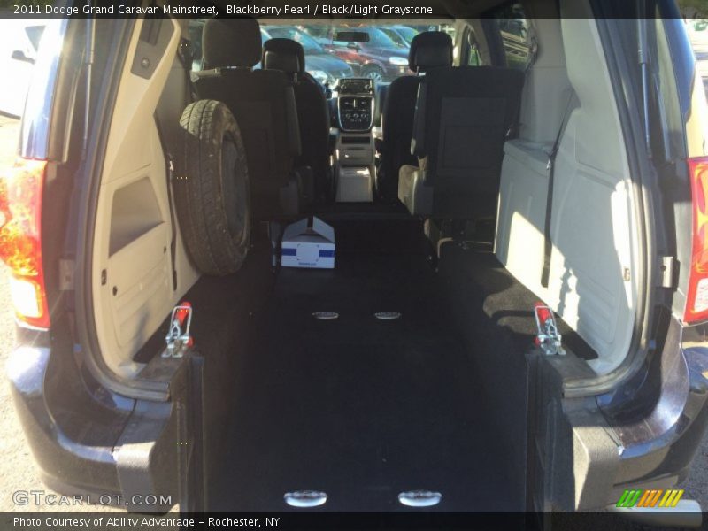 Blackberry Pearl / Black/Light Graystone 2011 Dodge Grand Caravan Mainstreet