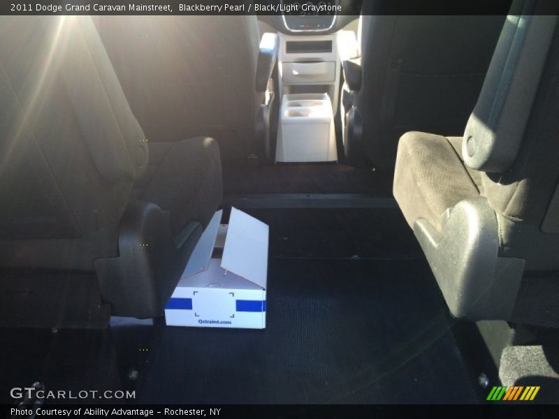 Blackberry Pearl / Black/Light Graystone 2011 Dodge Grand Caravan Mainstreet