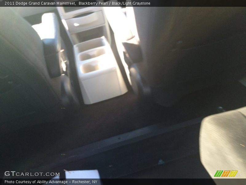 Blackberry Pearl / Black/Light Graystone 2011 Dodge Grand Caravan Mainstreet