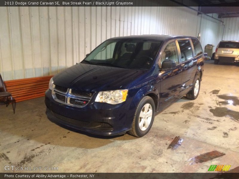 Blue Streak Pearl / Black/Light Graystone 2013 Dodge Grand Caravan SE