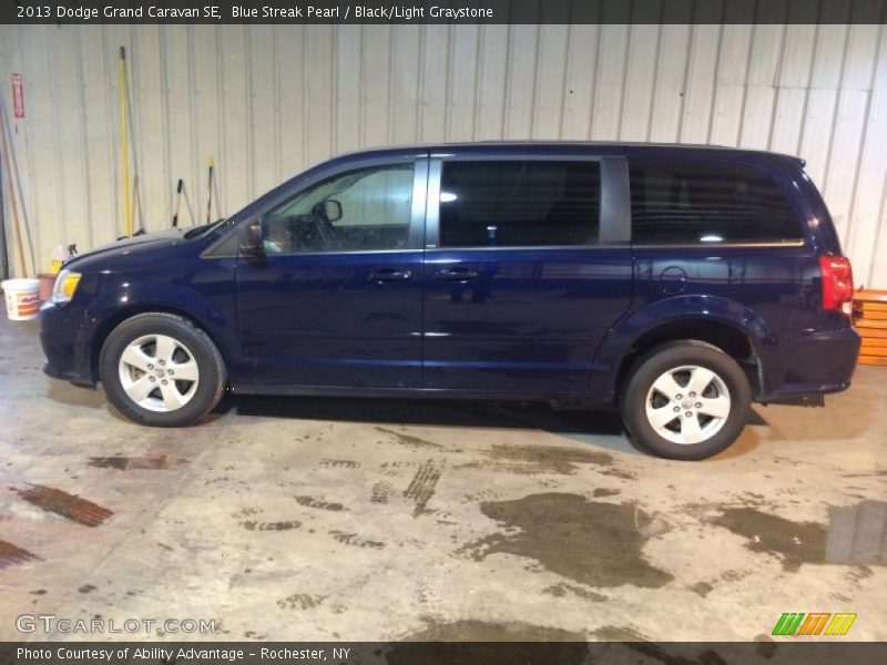 Blue Streak Pearl / Black/Light Graystone 2013 Dodge Grand Caravan SE