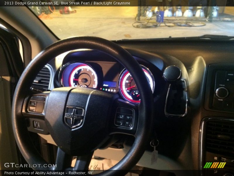 Blue Streak Pearl / Black/Light Graystone 2013 Dodge Grand Caravan SE