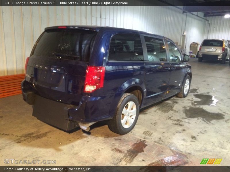 Blue Streak Pearl / Black/Light Graystone 2013 Dodge Grand Caravan SE