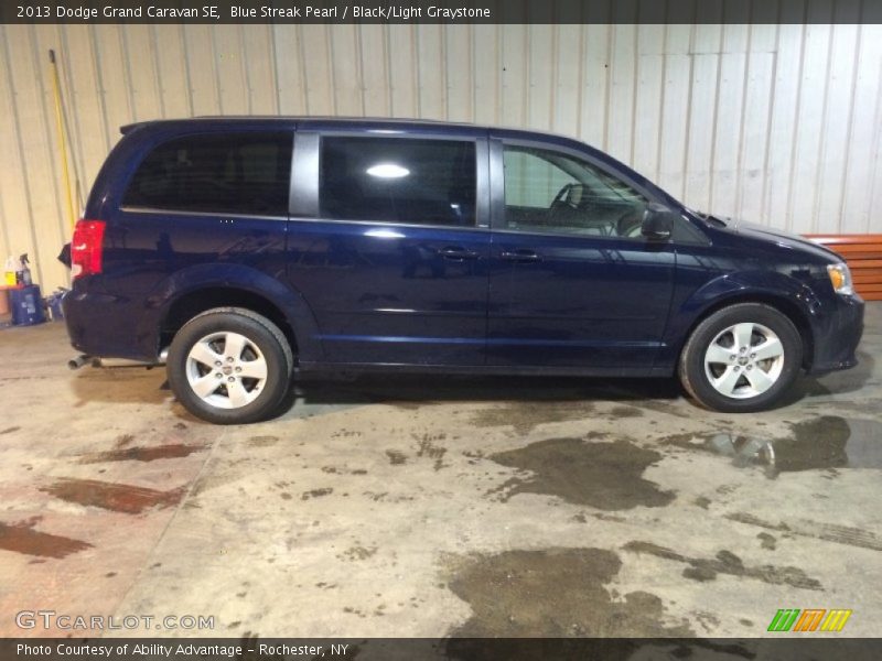 Blue Streak Pearl / Black/Light Graystone 2013 Dodge Grand Caravan SE