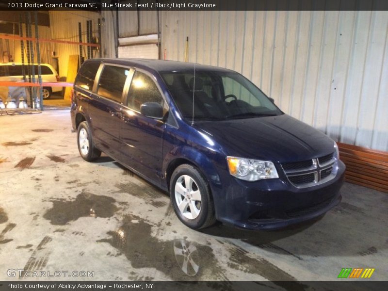 Blue Streak Pearl / Black/Light Graystone 2013 Dodge Grand Caravan SE