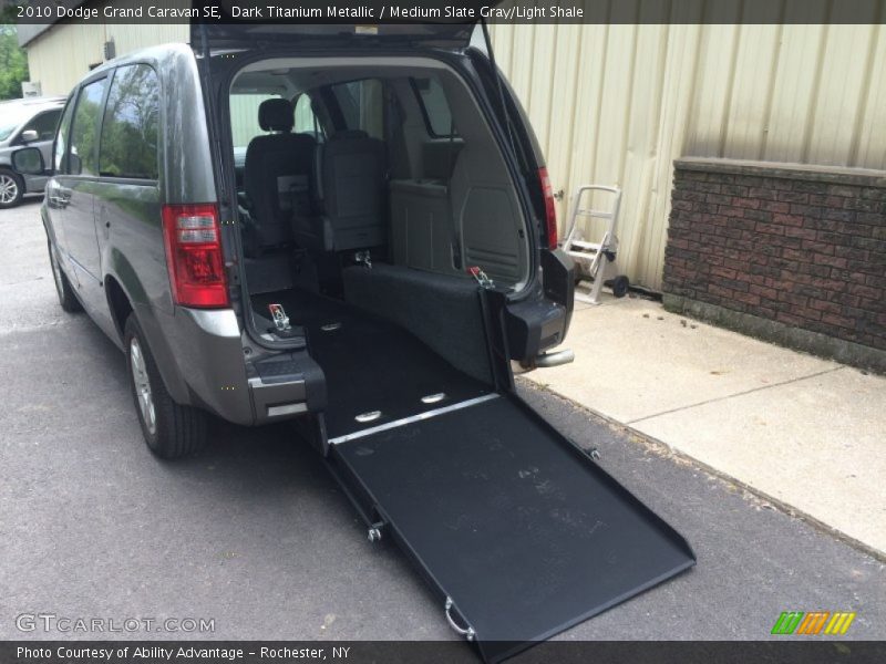 Dark Titanium Metallic / Medium Slate Gray/Light Shale 2010 Dodge Grand Caravan SE