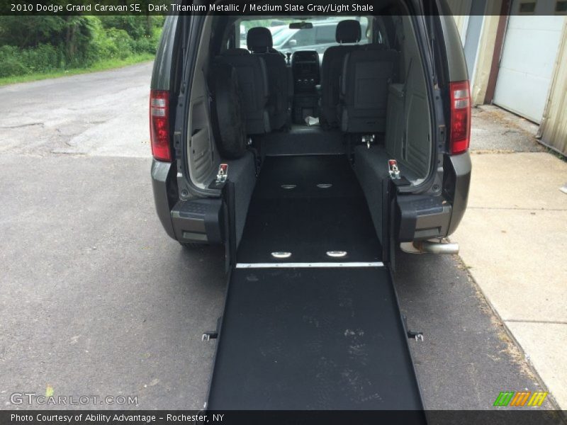 Dark Titanium Metallic / Medium Slate Gray/Light Shale 2010 Dodge Grand Caravan SE