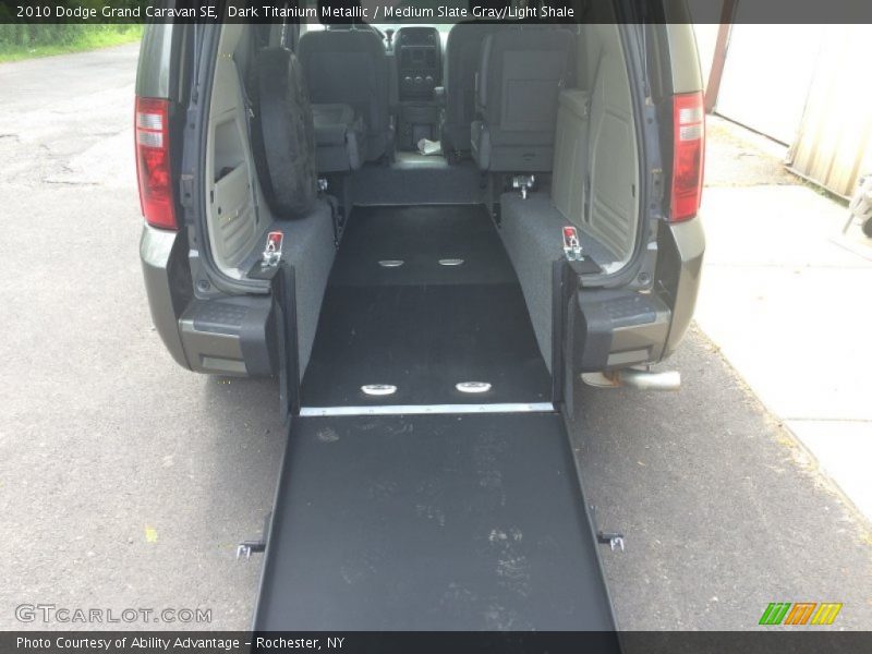 Dark Titanium Metallic / Medium Slate Gray/Light Shale 2010 Dodge Grand Caravan SE