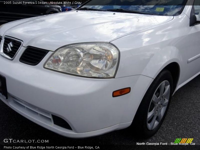 Absolute White / Gray 2005 Suzuki Forenza S Sedan