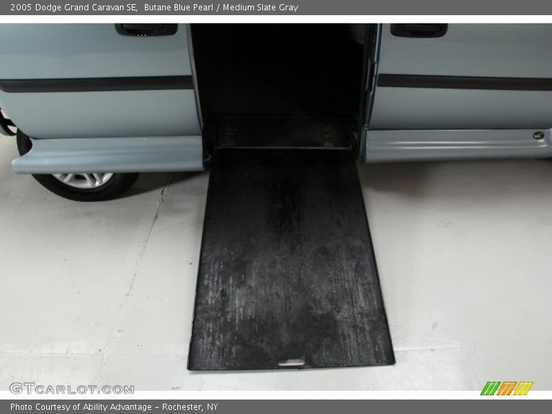 Butane Blue Pearl / Medium Slate Gray 2005 Dodge Grand Caravan SE