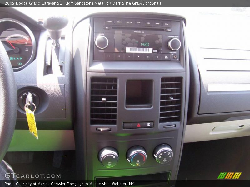 Light Sandstone Metallic / Dark Slate Gray/Light Shale 2009 Dodge Grand Caravan SE