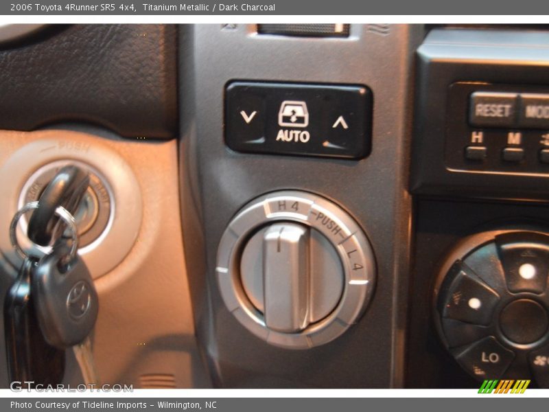 Titanium Metallic / Dark Charcoal 2006 Toyota 4Runner SR5 4x4