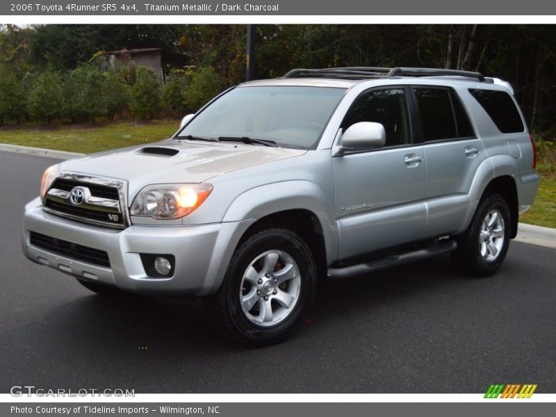 Front 3/4 View of 2006 4Runner SR5 4x4