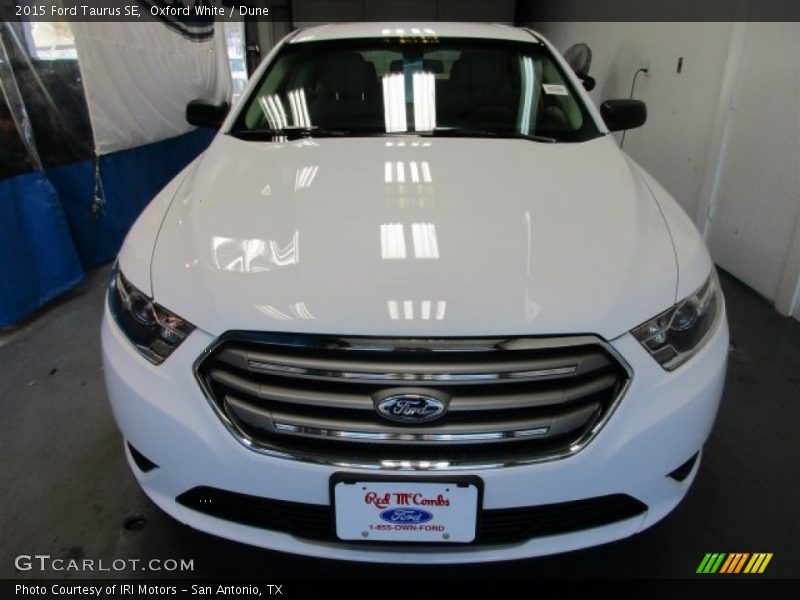 Oxford White / Dune 2015 Ford Taurus SE