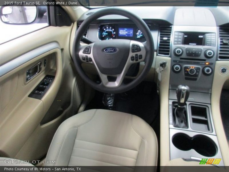 Oxford White / Dune 2015 Ford Taurus SE