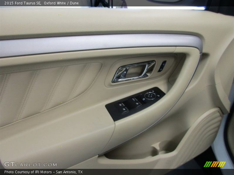 Oxford White / Dune 2015 Ford Taurus SE