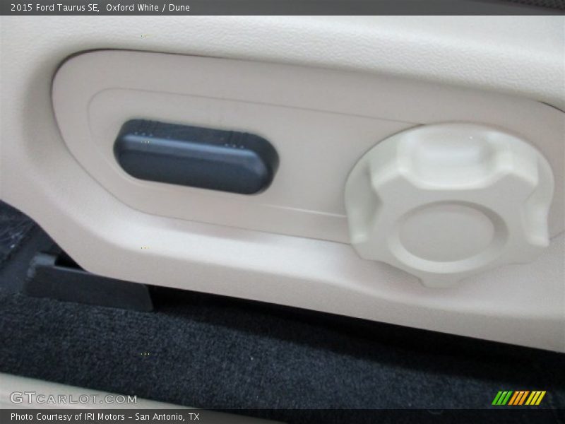 Oxford White / Dune 2015 Ford Taurus SE