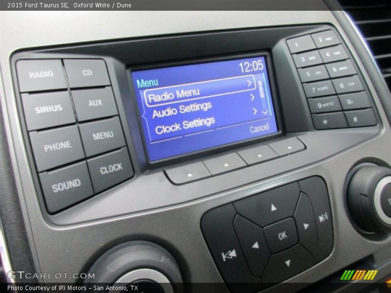 Oxford White / Dune 2015 Ford Taurus SE
