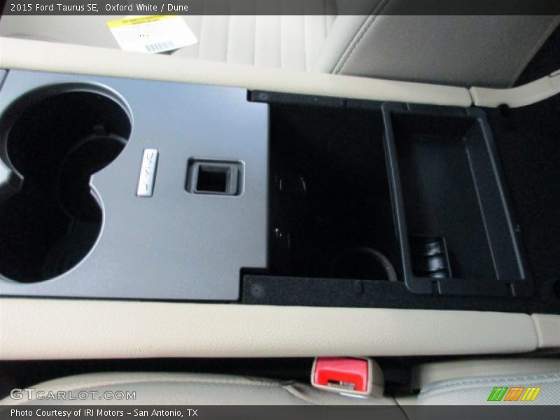 Oxford White / Dune 2015 Ford Taurus SE