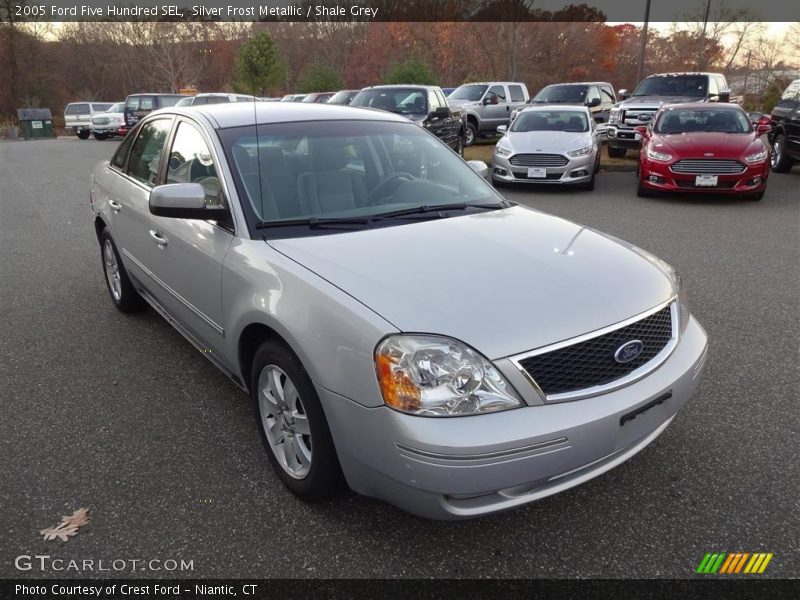 Front 3/4 View of 2005 Five Hundred SEL