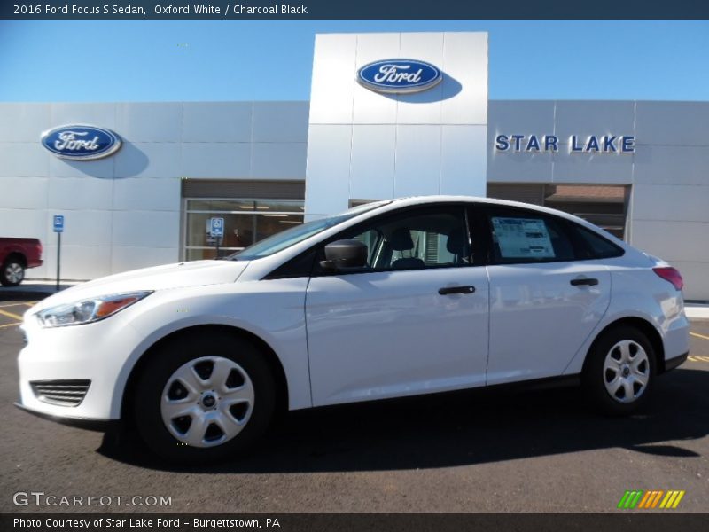 Oxford White / Charcoal Black 2016 Ford Focus S Sedan