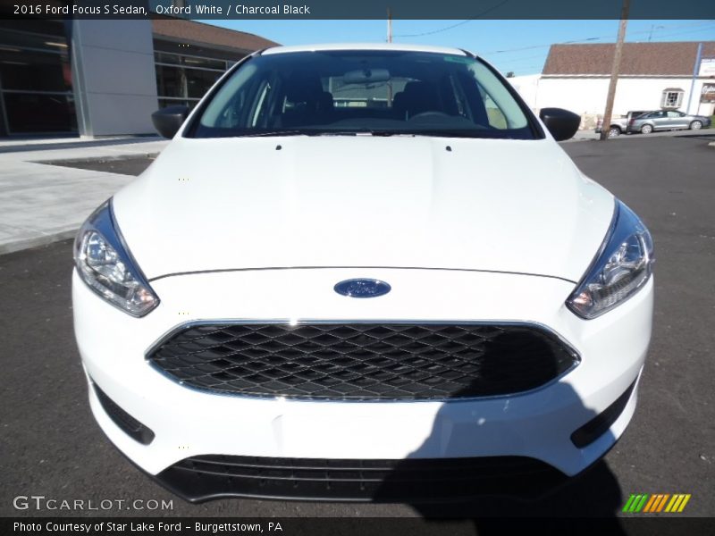 Oxford White / Charcoal Black 2016 Ford Focus S Sedan
