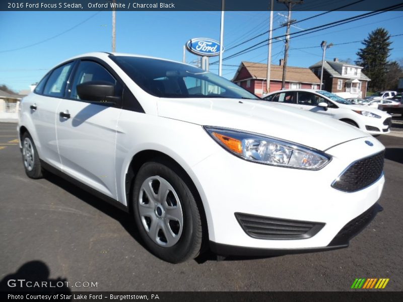 Front 3/4 View of 2016 Focus S Sedan