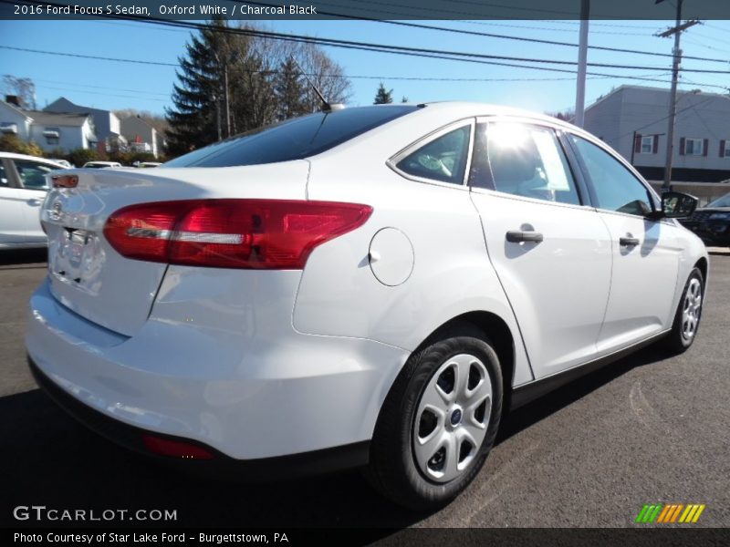 Oxford White / Charcoal Black 2016 Ford Focus S Sedan