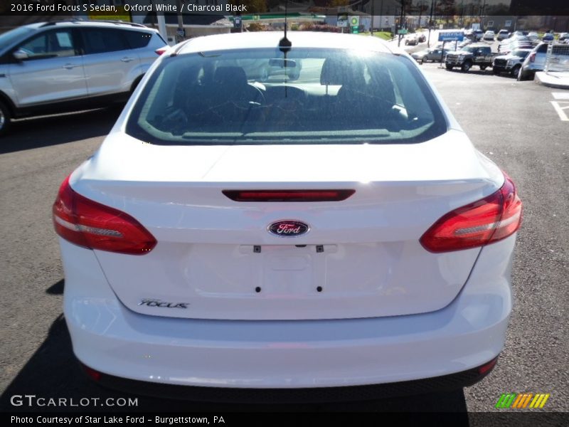 Oxford White / Charcoal Black 2016 Ford Focus S Sedan