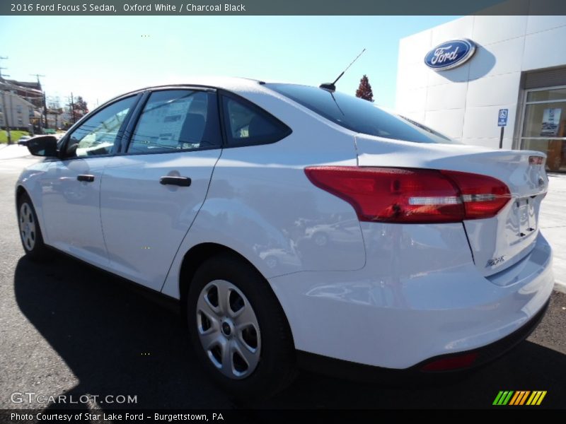 Oxford White / Charcoal Black 2016 Ford Focus S Sedan