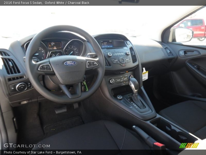 Oxford White / Charcoal Black 2016 Ford Focus S Sedan