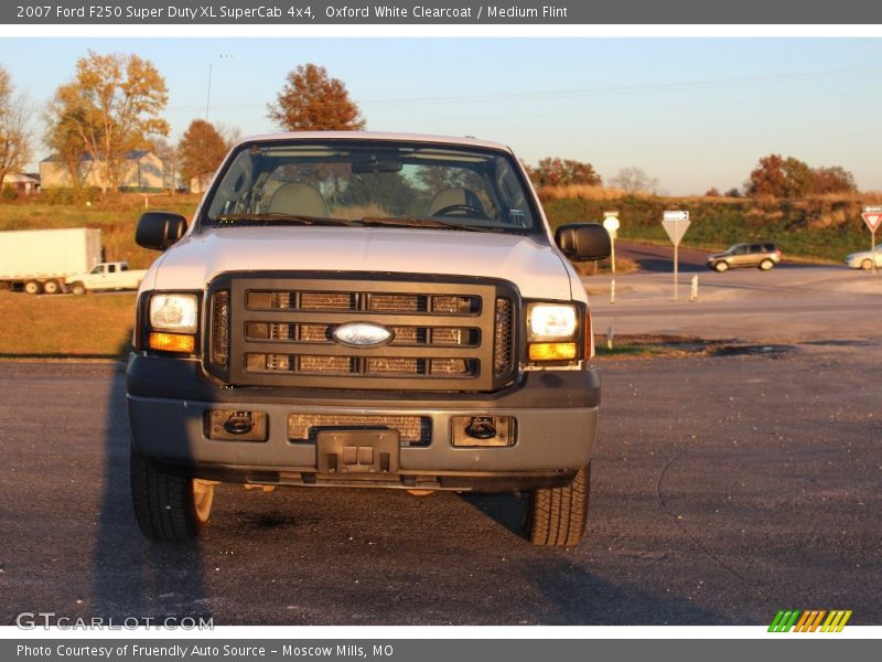 Oxford White Clearcoat / Medium Flint 2007 Ford F250 Super Duty XL SuperCab 4x4