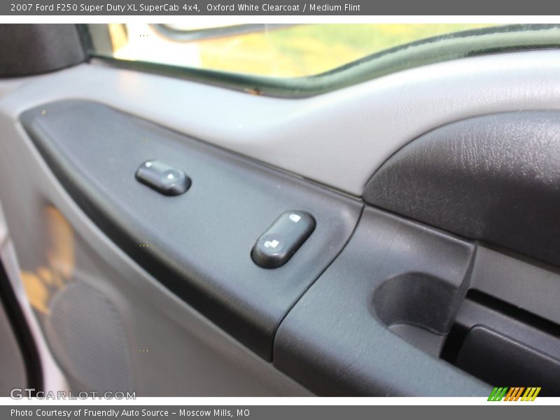 Oxford White Clearcoat / Medium Flint 2007 Ford F250 Super Duty XL SuperCab 4x4