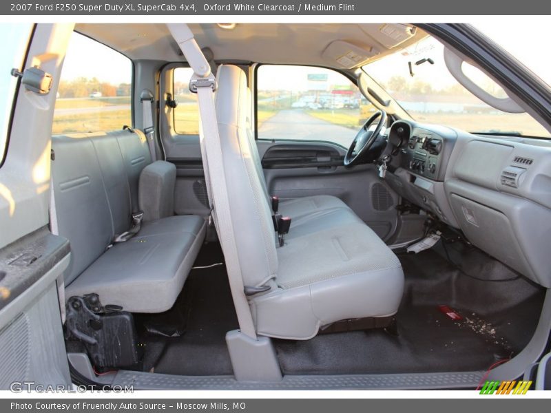 Oxford White Clearcoat / Medium Flint 2007 Ford F250 Super Duty XL SuperCab 4x4