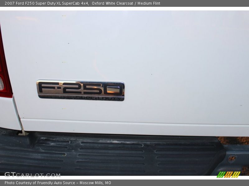 Oxford White Clearcoat / Medium Flint 2007 Ford F250 Super Duty XL SuperCab 4x4